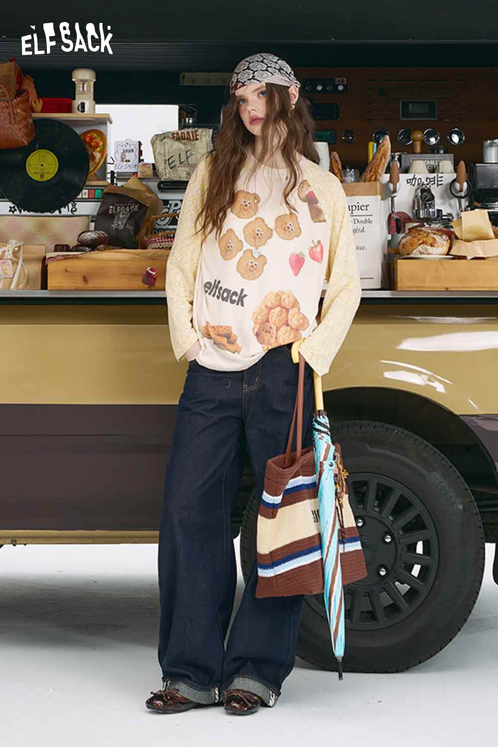 ELFSACK colorblock raglan top for women with cookie graphic yellow sleeves paired with wide leg jeans and tote bag