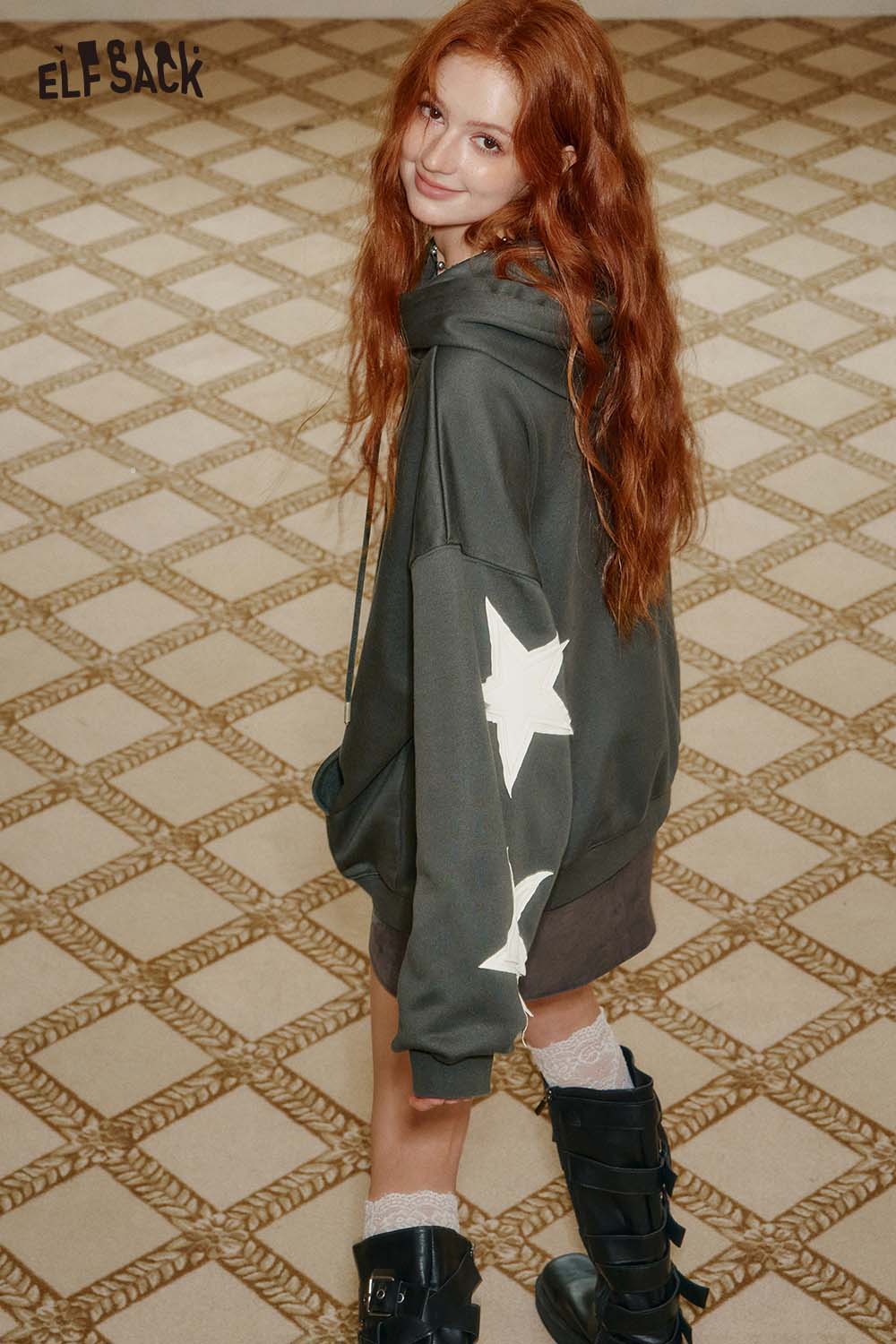 ELFSACK oversized star graphic hoodie in dark gray with a cozy fit and stylish star design