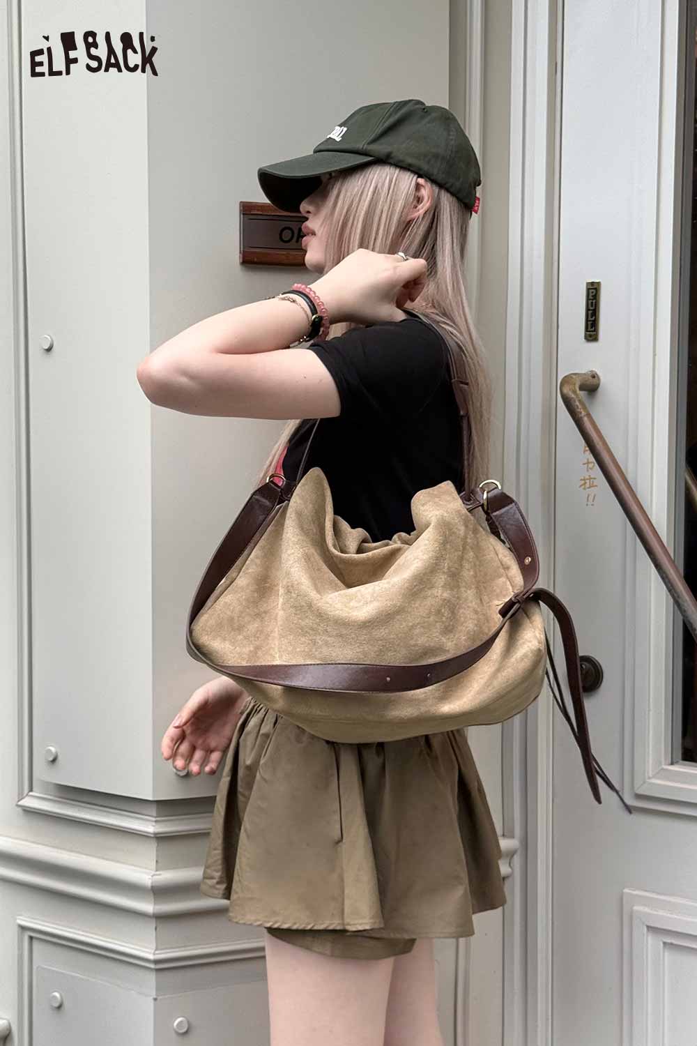ELFSACK oversized tote bag for women in beige with a stylish design and leather accents