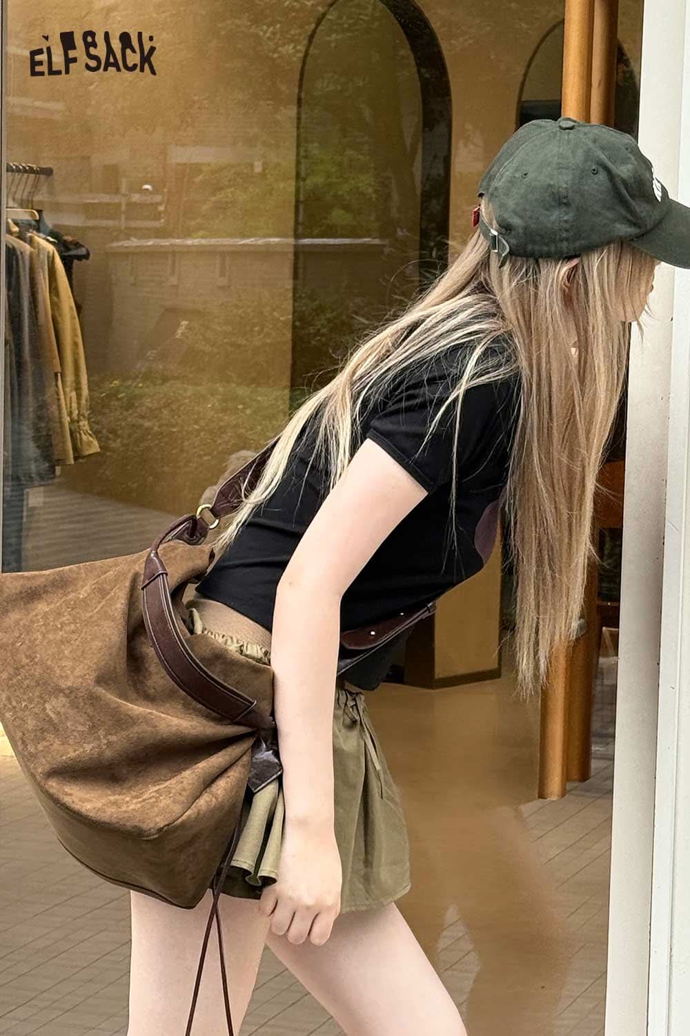 ELFSACK oversized tote bag for women in brown, styled with a casual outfit for a trendy look