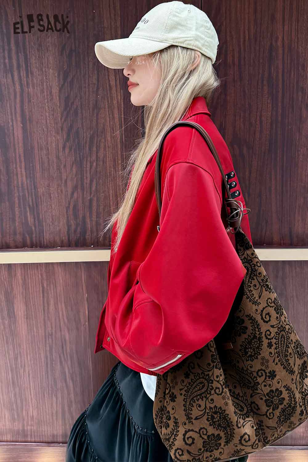ELFSACK red oversized jacket paired with a paisley crossbody bag for women in a stylish casual look