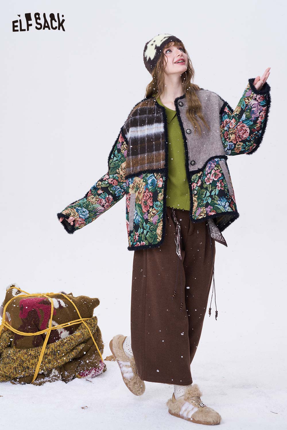 ELFSACK women's outfit featuring a colorful knitwear look with a floral jacket and casual pants