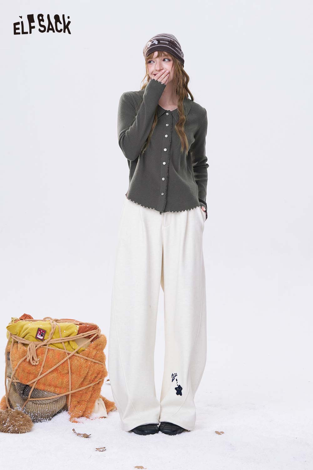 ELFSACK Peter Pan Collar Knit Sweater in Olive Green, paired with cream wide-leg pants for a cozy look