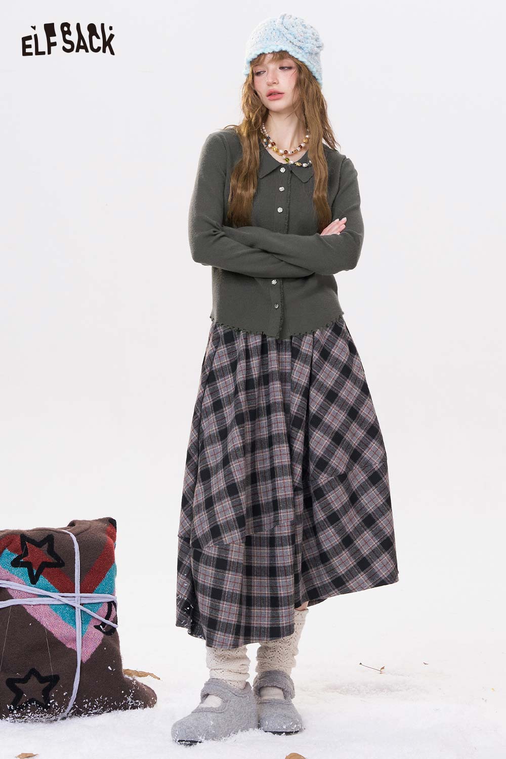 ELFSACK Stylish Knitwear featuring a peter pan collar knit sweater paired with a plaid skirt