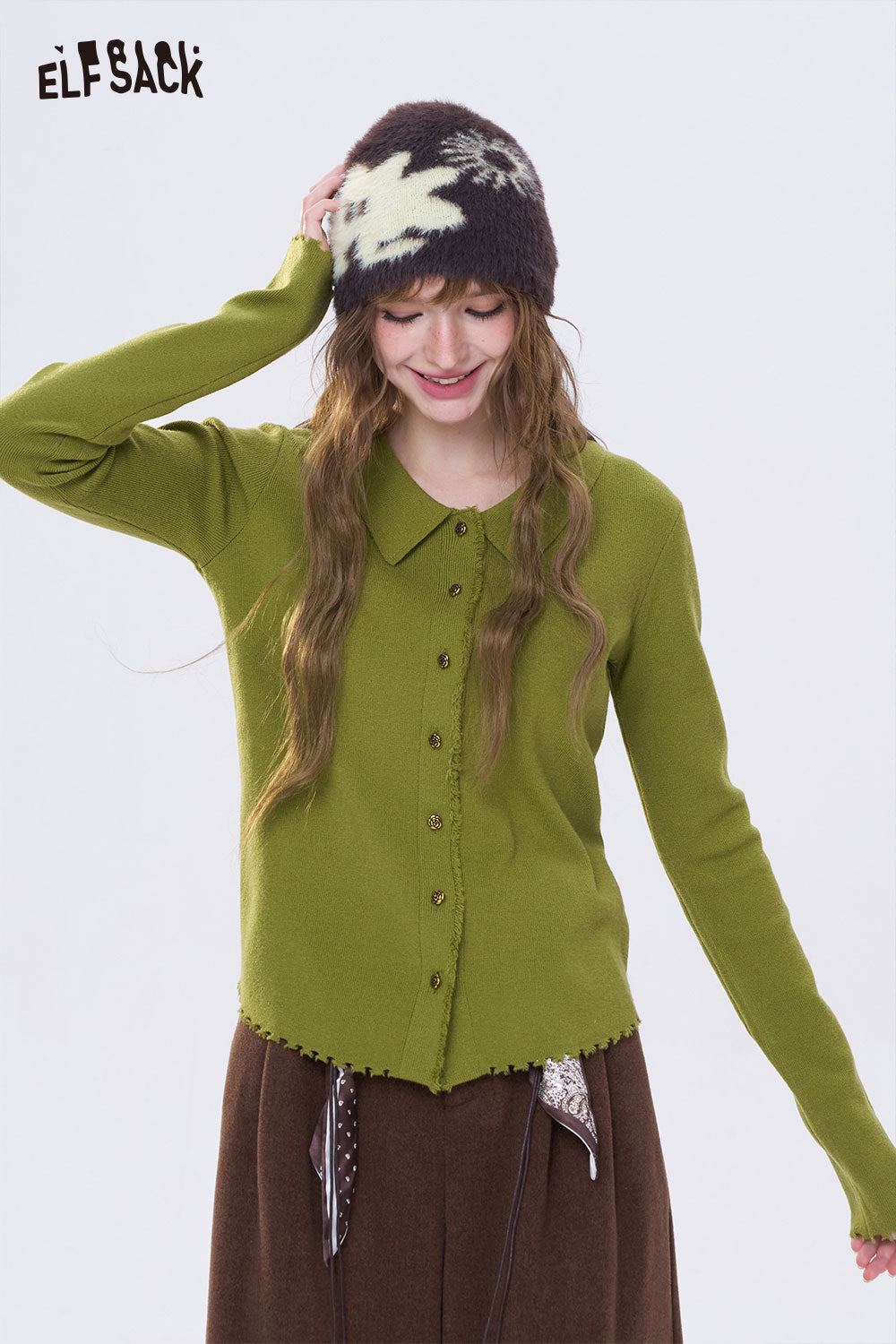 ELFSACK green peter pan collar knit sweater with button detail and soft fabric