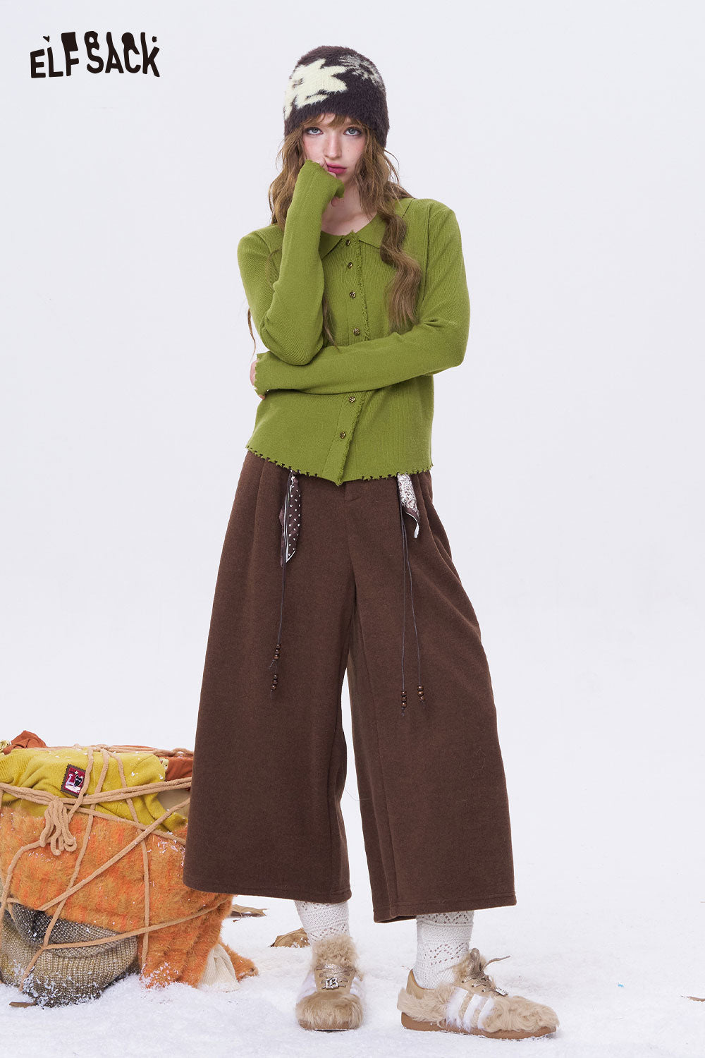 ELFSACK Green Knitwear featuring a stylish peter pan collar knit sweater paired with wide-leg brown pants