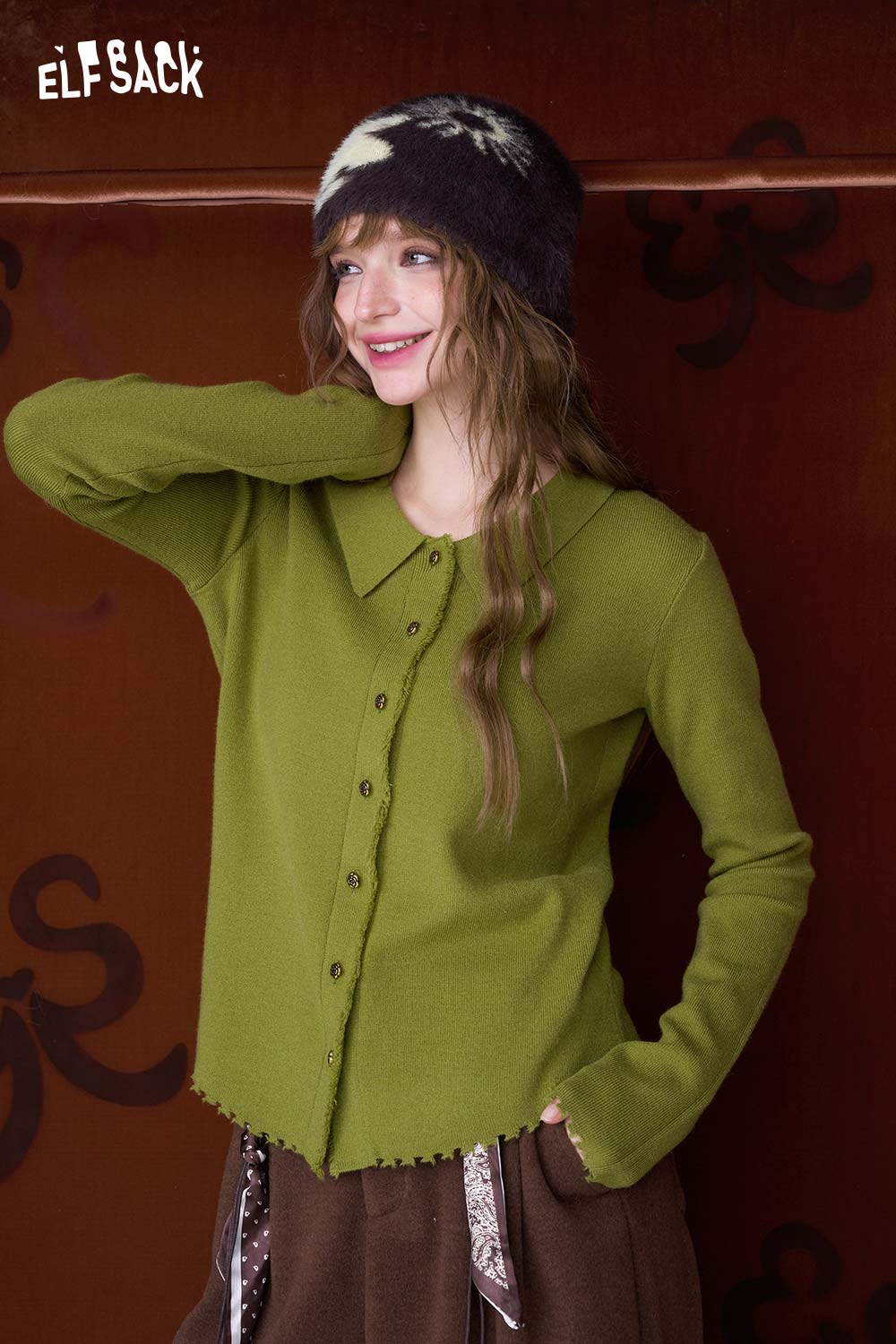 ELFSACK green peter pan collar knit sweater with buttons and a stylish design for casual wear