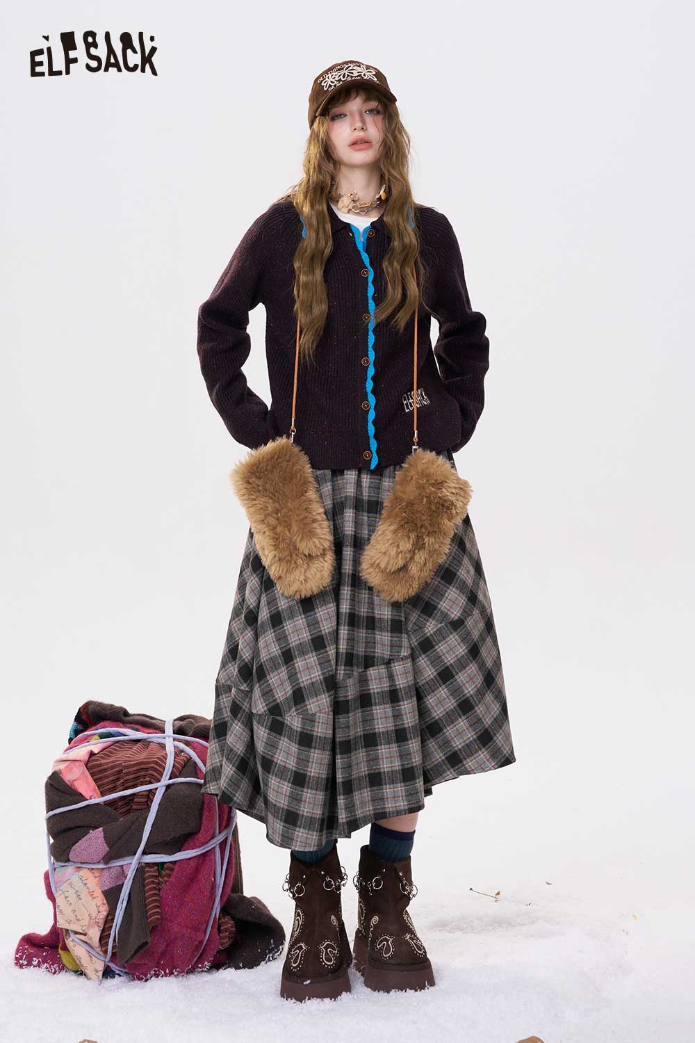 ELFSACK plaid long dress for women with a layered design and cozy accessories, ideal for casual style