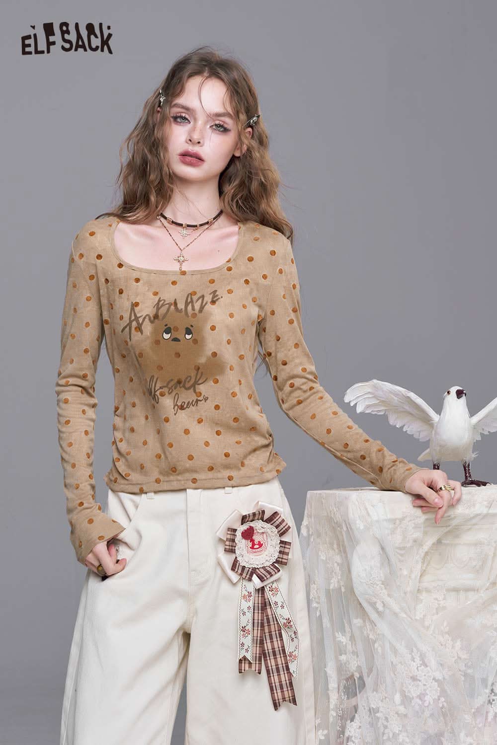 ELFSACK playful graphic print tee for women with polka dots and stylish design for casual looks