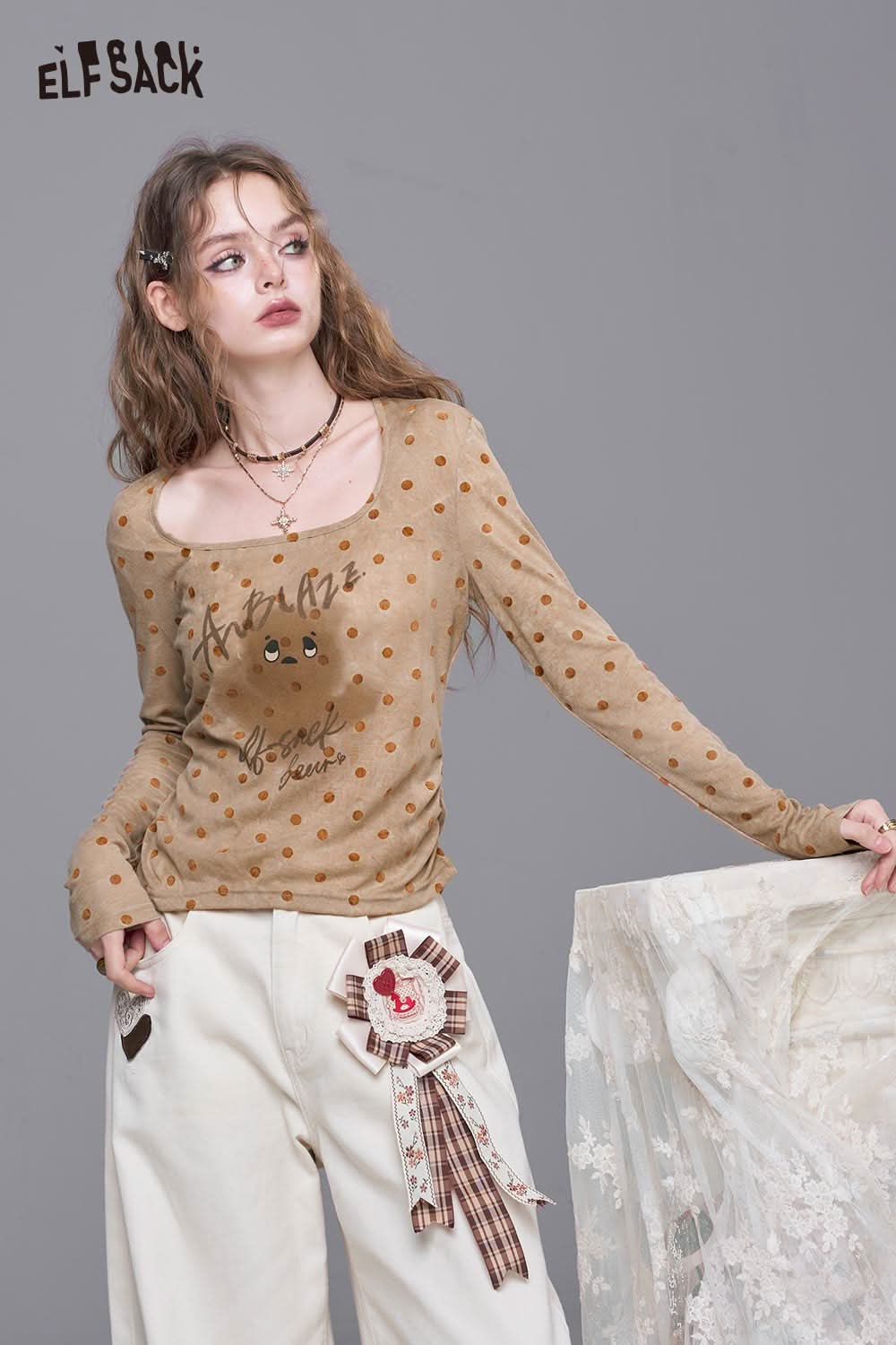 ELFSACK playful graphic print tee for women in brown with polka dots and stylish designs