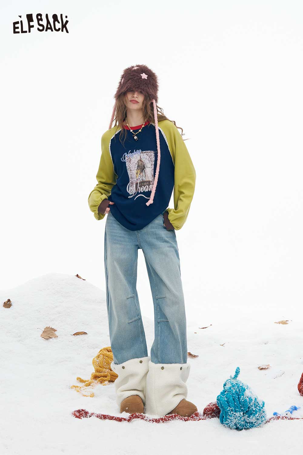 ELFSACK plush hem patchwork jeans featuring a relaxed fit, perfect for a casual winter look