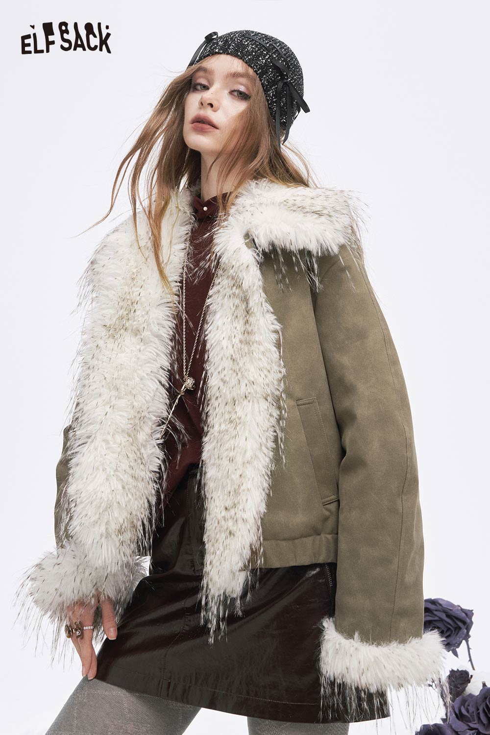 ELFSACK plush lining toggle button coat designed with a stylish faux fur collar and modern silhouette