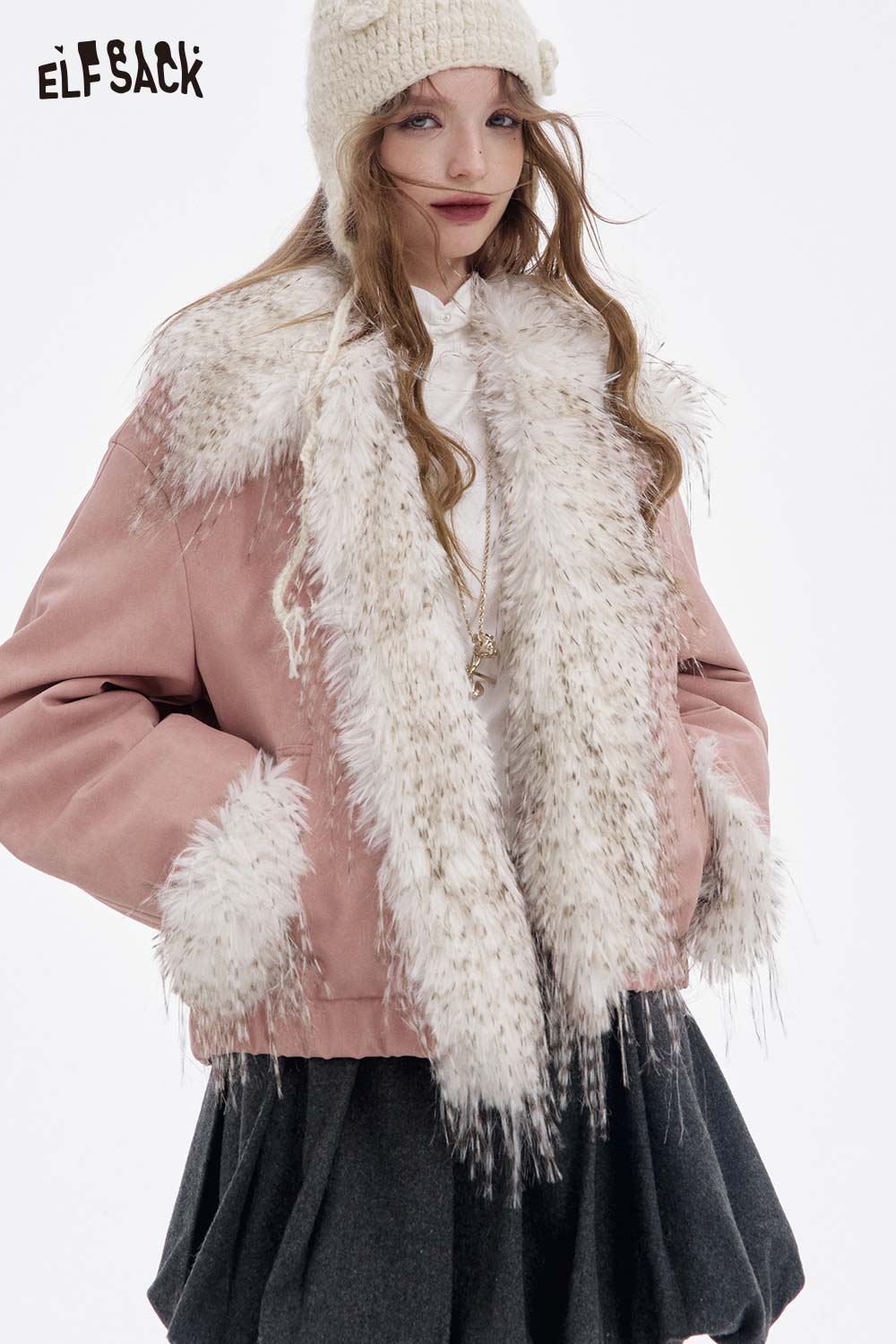 ELFSACK plush lining toggle button coat featuring a stylish fur trim and cozy design for winter wear