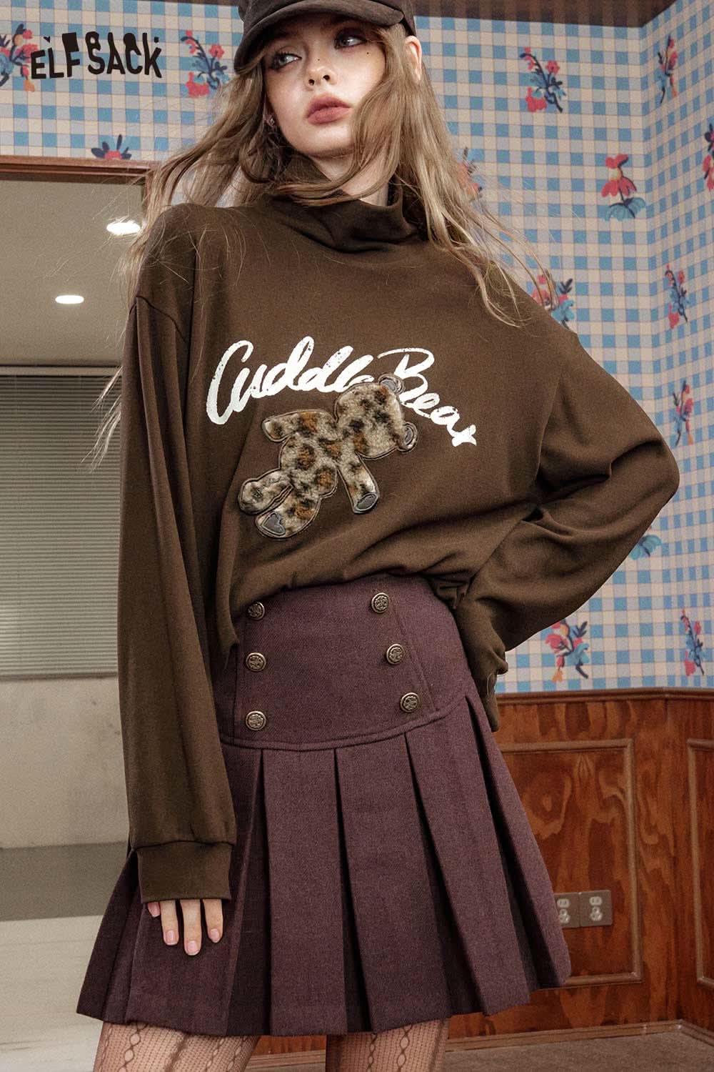 ELFSACK plush teddy bear embroidery top in brown with relaxed fit and playful design