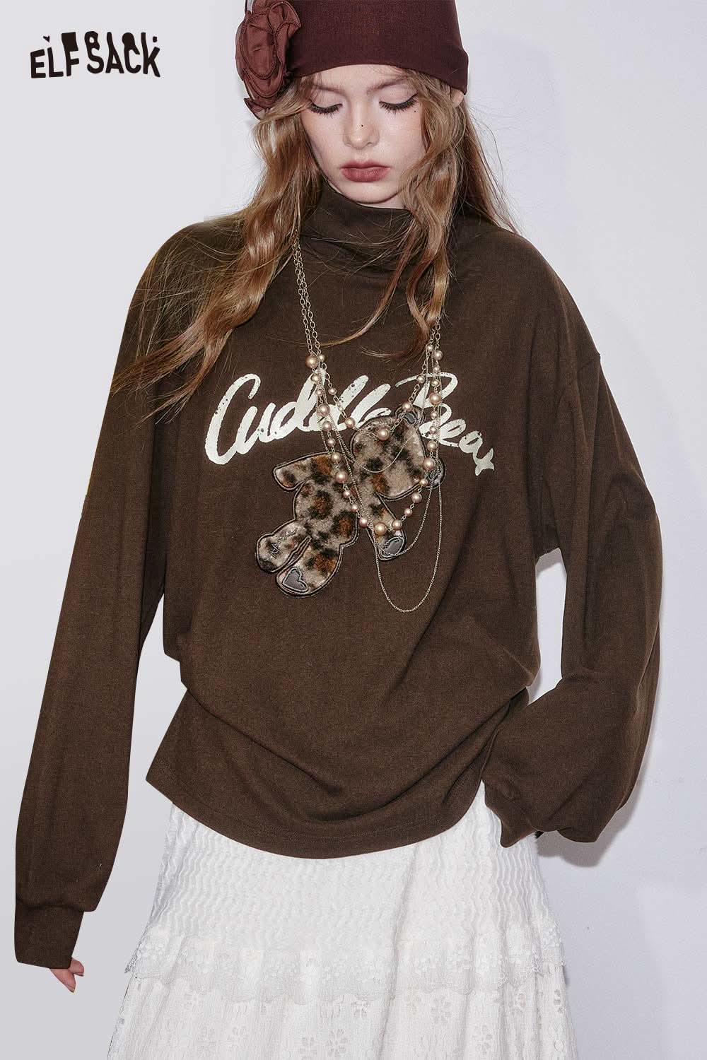 ELFSACK plush teddy bear embroidery top in dark brown with relaxed fit and stylish design