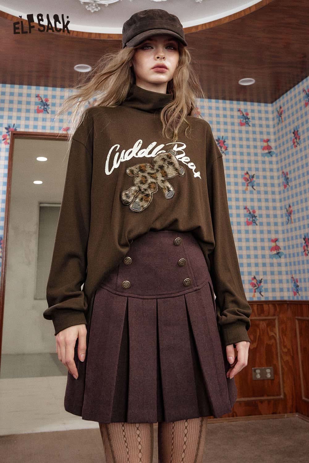 ELFSACK plush teddy bear embroidery top in brown with stylish ribbed collar and playful design
