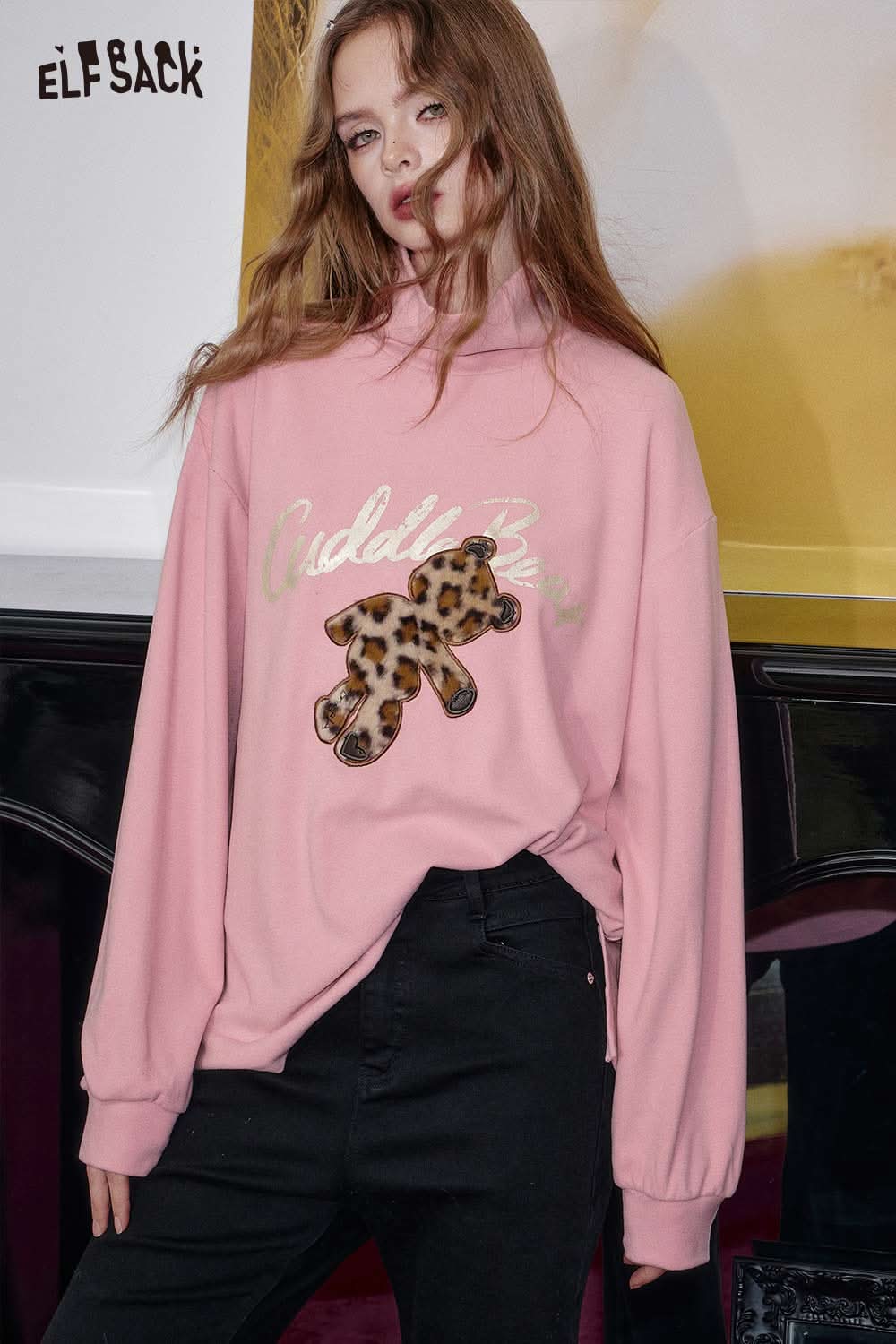 ELFSACK plush teddy bear embroidery top in soft pink with oversized fit and playful design