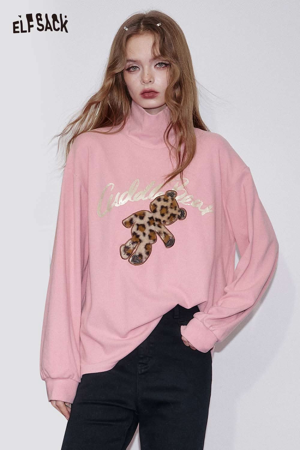ELFSACK pink plush teddy bear embroidery top with a relaxed fit and leopard design