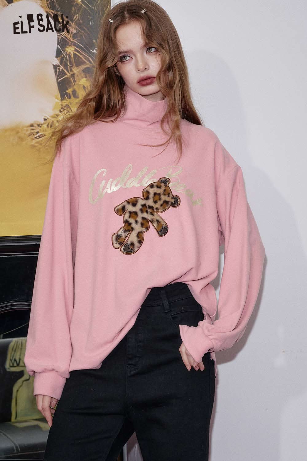 ELFSACK plush teddy bear embroidery top in pink with a relaxed fit and stylish design