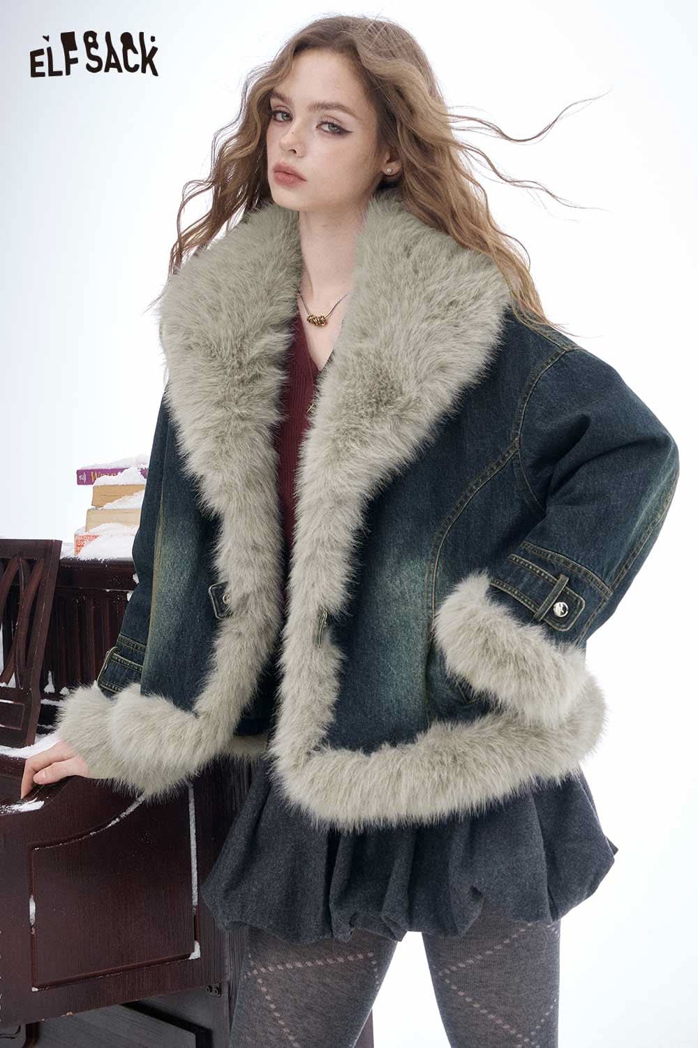 ELFSACK plush trim denim jacket for women featuring a soft fur collar and cuffs for stylish warmth