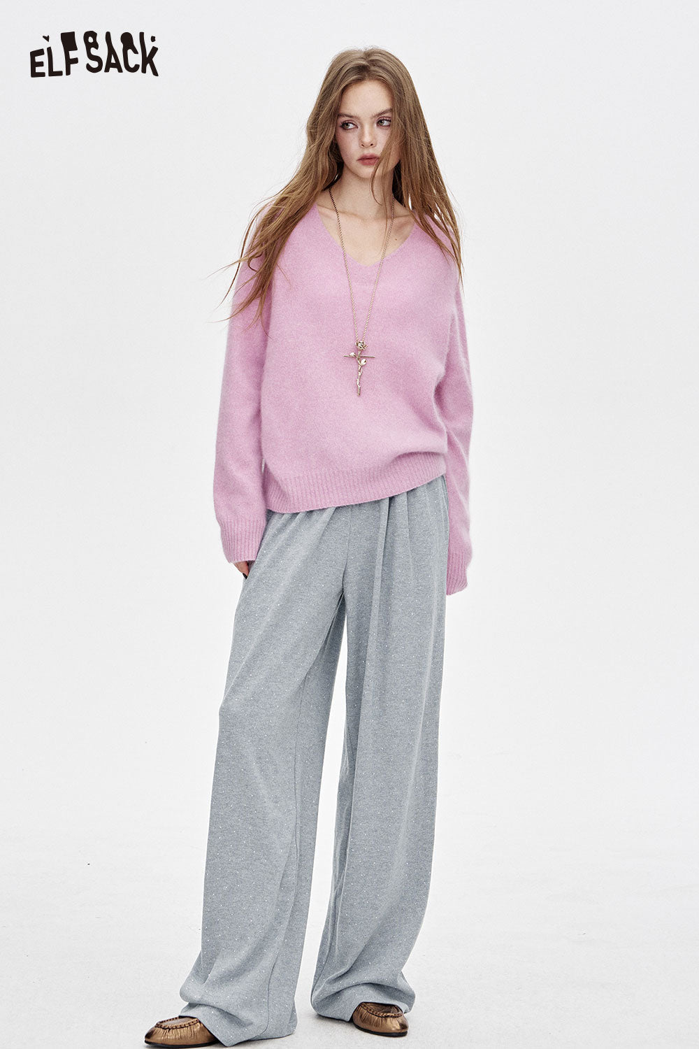ELFSACK polyester crinkle sweatpants for women in gray paired with a pink sweater for a chic outfit