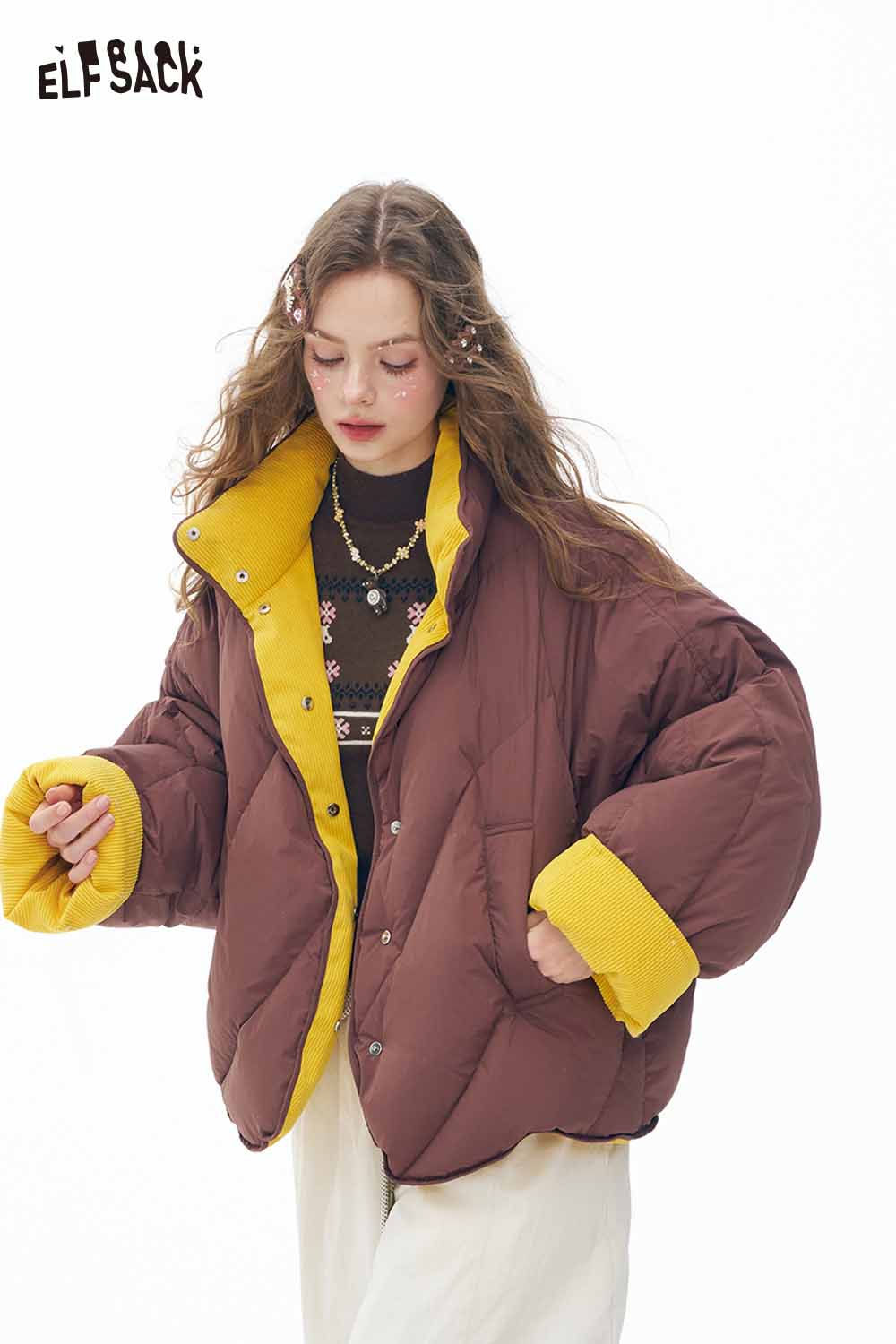 ELFSACK Preppy animal graphic knitwear cropped jacket with oversized fit in brown and yellow colors