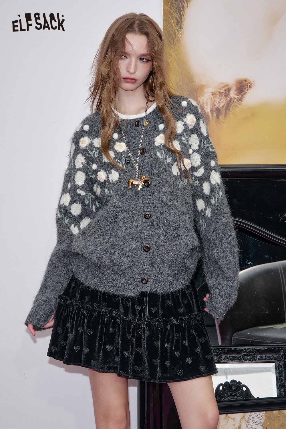ELFSACK preppy black velvet mini skirt paired with a stylish oversized cardigan for a trendy look