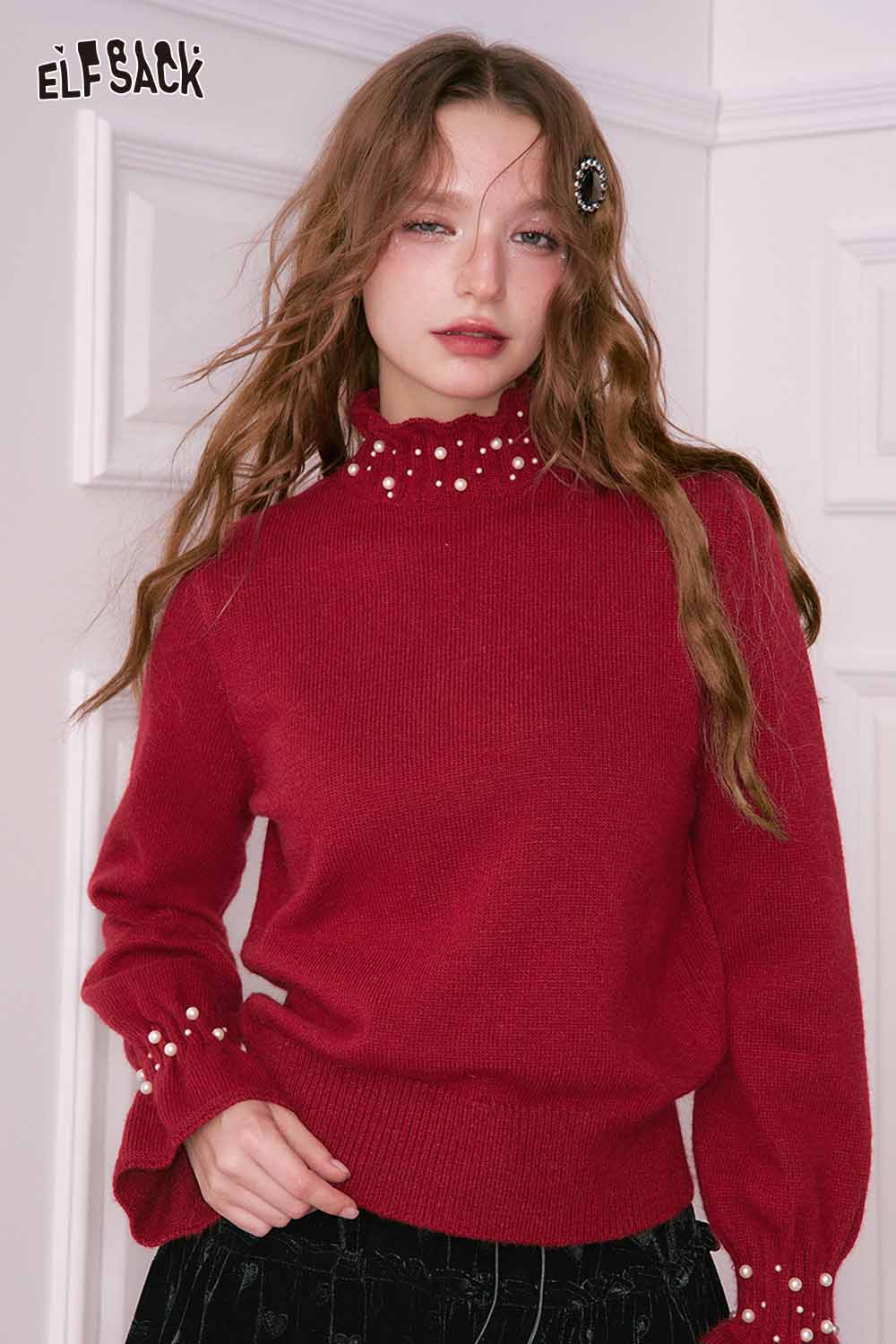 ELFSACK preppy high neck pearl sweater in red with elegant pearl details for a stylish look
