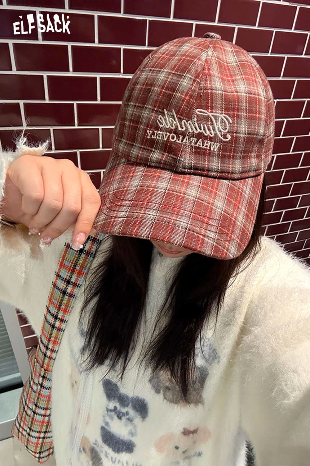 ELFSACK preppy plaid baseball cap for women in red tones with embroidered logo design