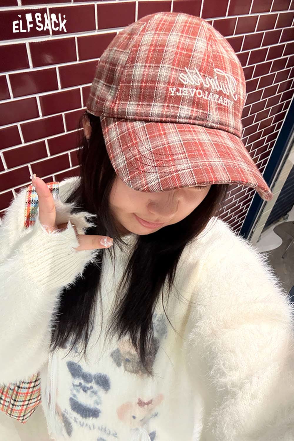 ELFSACK preppy plaid baseball cap for women in red and white with stylish design
