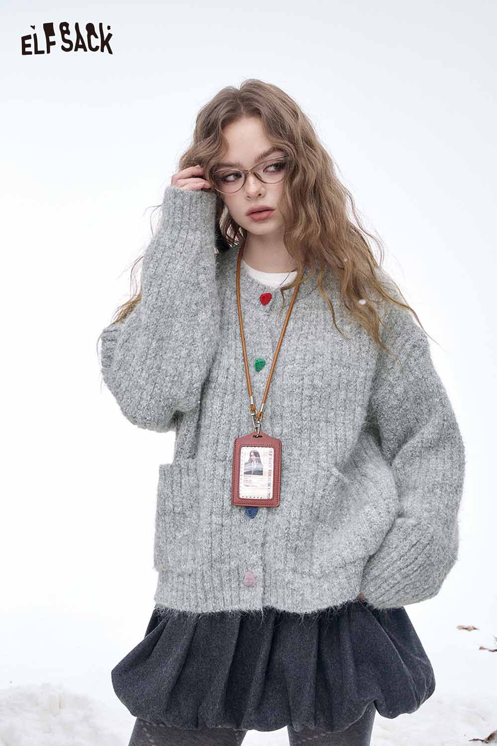 ELFSACK preppy round neck sweater in gray with textured knit and a casual stylish design