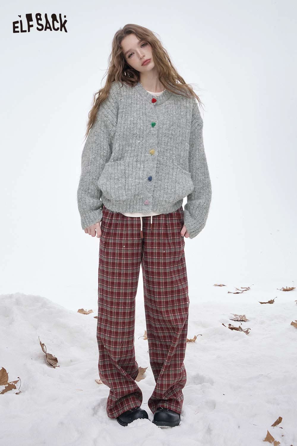 ELFSACK preppy round neck sweater in grey with colorful button details, styled for winter fashion