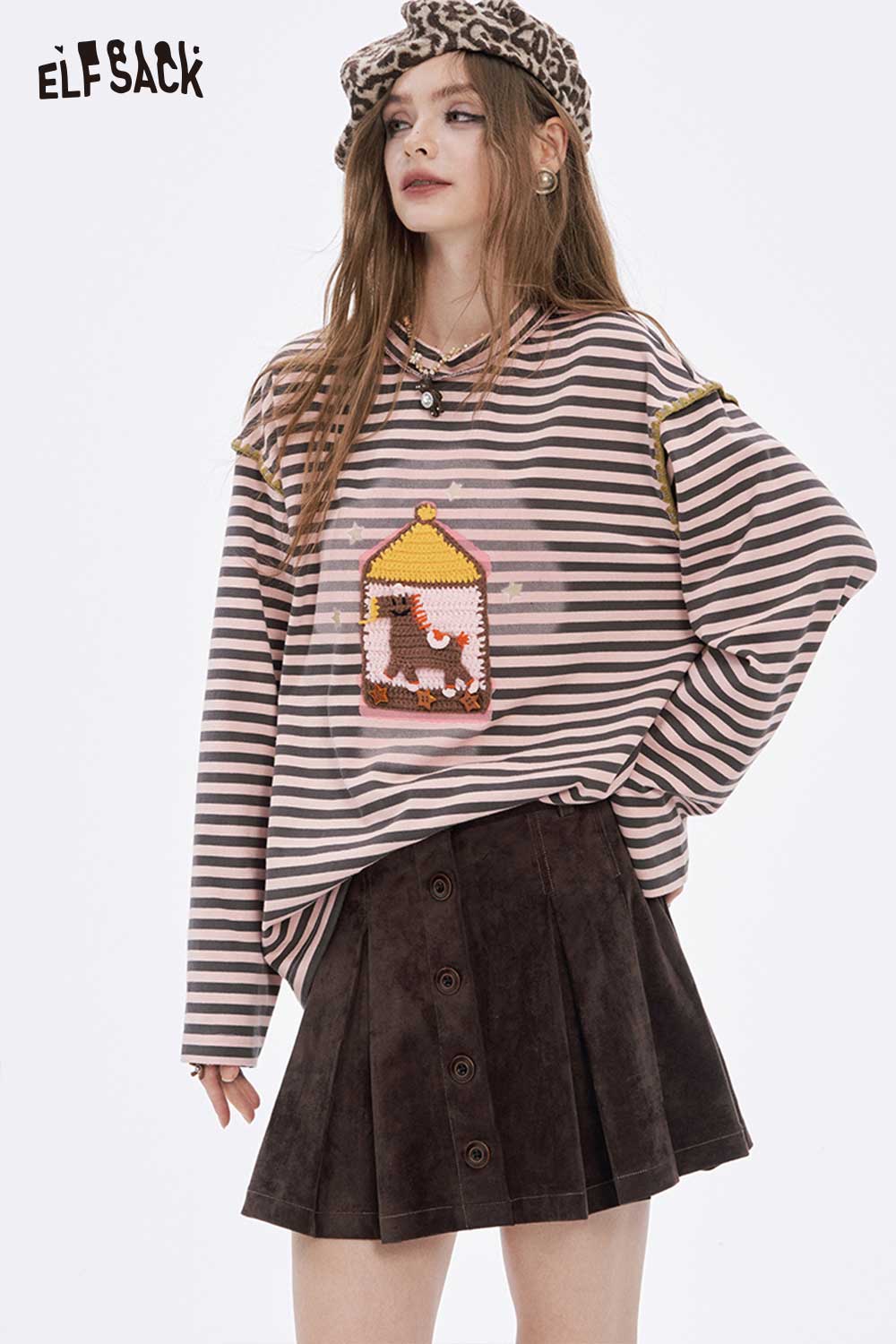 ELFSACK preppy striped graphic t-shirt for women with playful design and oversized fit