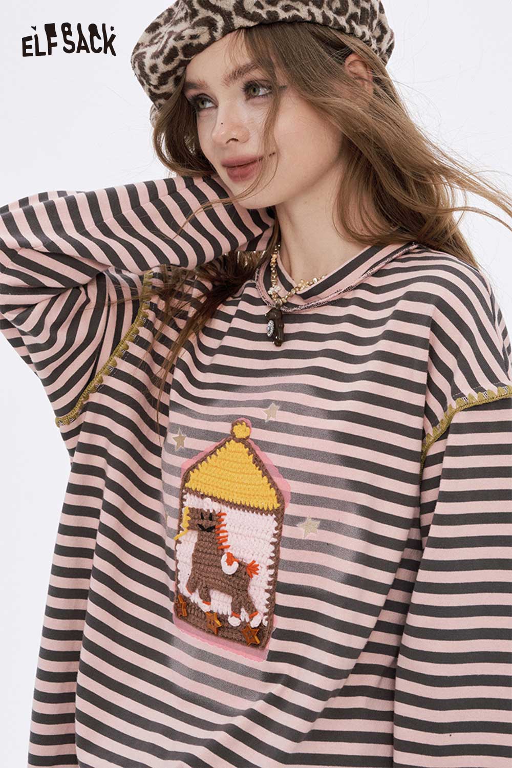 ELFSACK preppy striped graphic t-shirt for women with playful animal design and relaxed fit