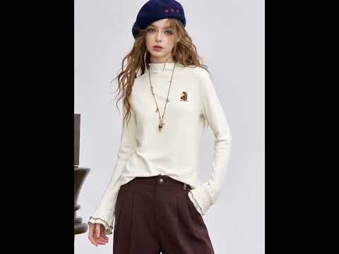 柔らかい動物の刺繍入り長袖ハーフネックTシャツ