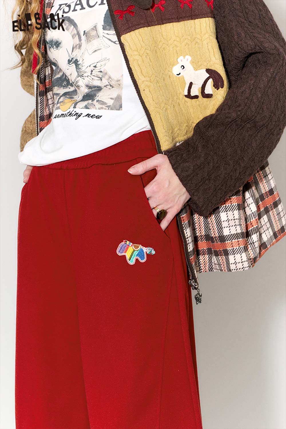 ELFSACK red wide leg pants for women with colorful patch detail and casual style.