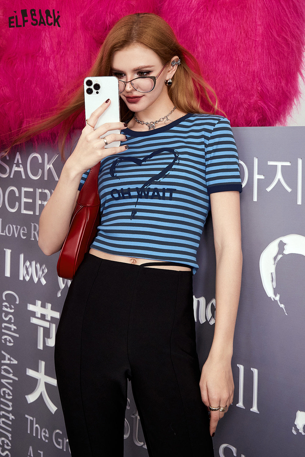 ELFSACK Retro blue and black striped cropped T-shirt with heart graphic and short sleeves