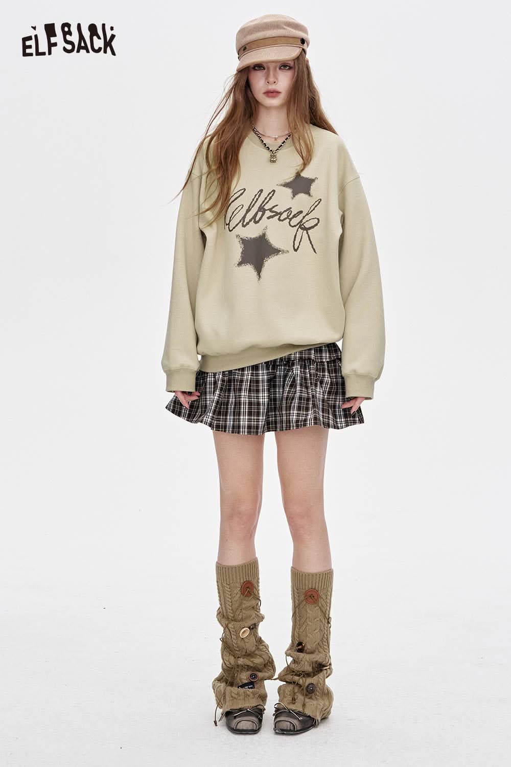 ELFSACK oversized graphic star sweatshirt in beige paired with a plaid mini skirt and knee-high socks