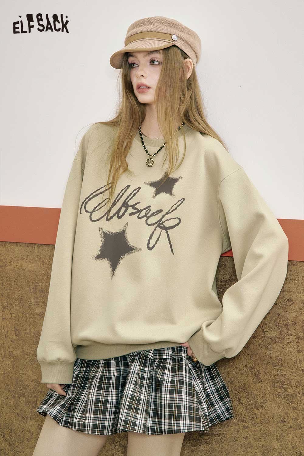 ELFSACK oversized graphic star sweatshirt in beige with star prints and a relaxed fit