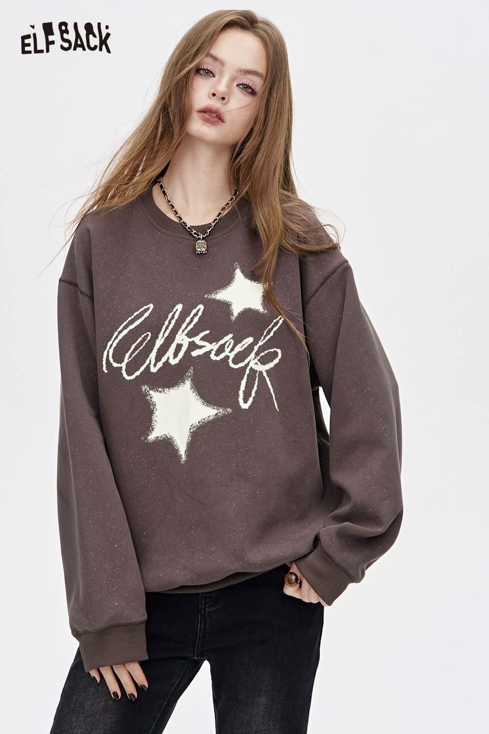 ELFSACK oversized graphic star sweatshirt in brown with bold star designs for casual style