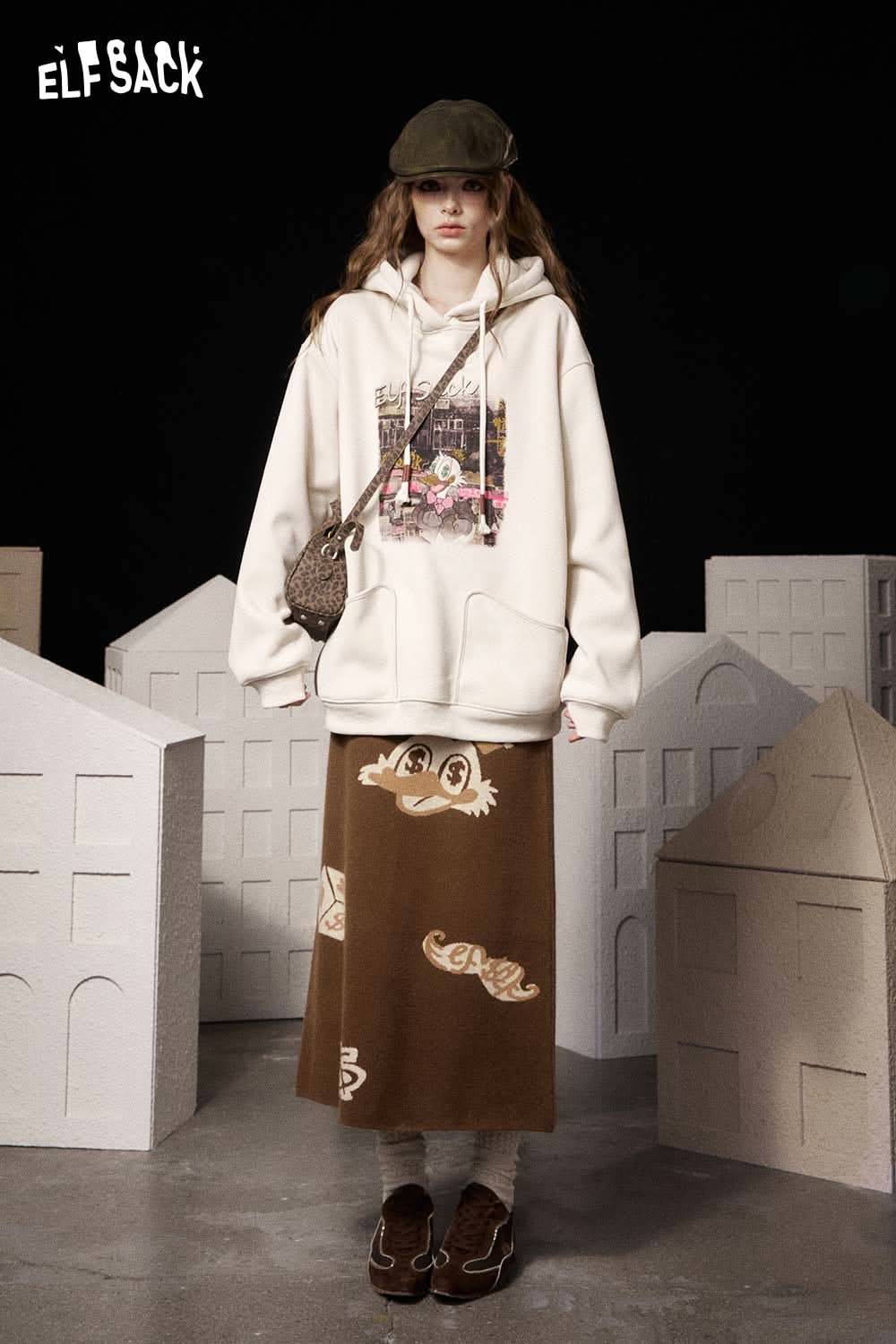 ELFSACK soft animal graphic long skirt paired with a cozy hoodie for a trendy fall look