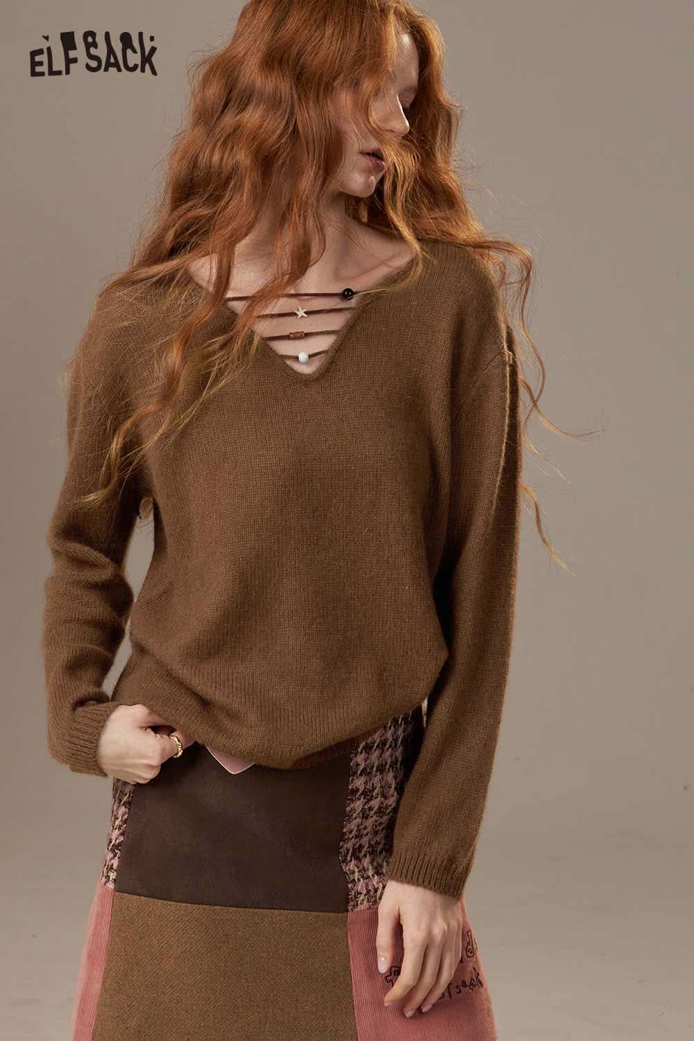 ELFSACK soft knit lace-up sweater in brown with a stylish V-neck and relaxed fit