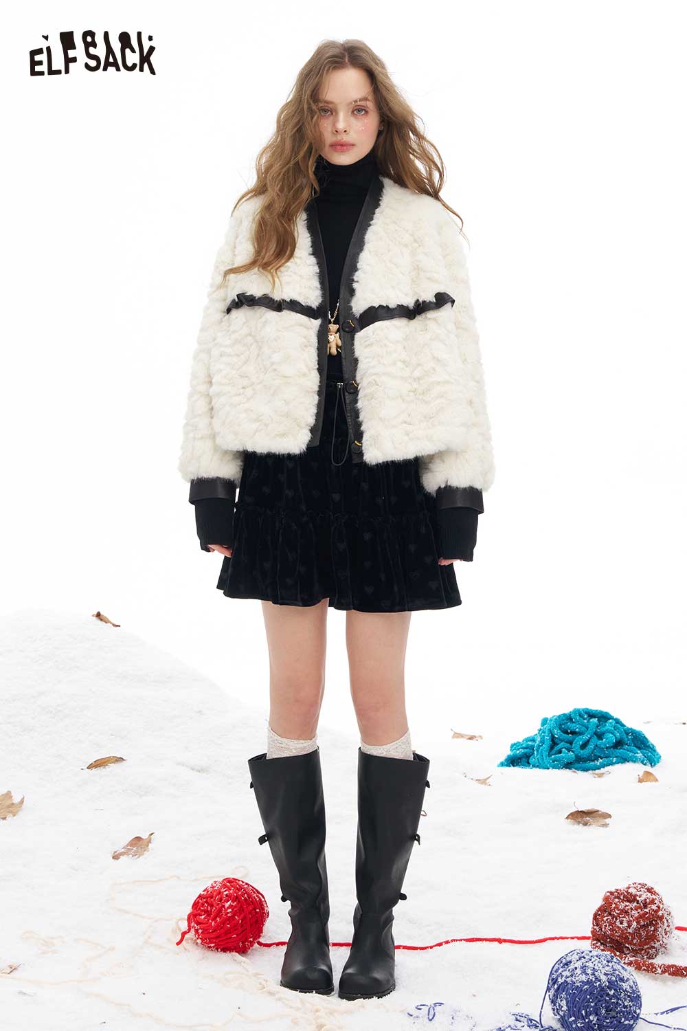 ELFSACK soft minimalist short coat for women in cream with stylish detailing over a chic outfit