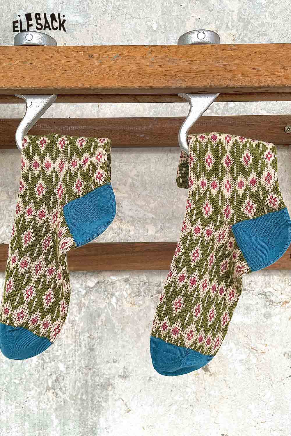 ELFSACK soft patterned ankle socks in green with pink and blue accents, perfect for casual outfits