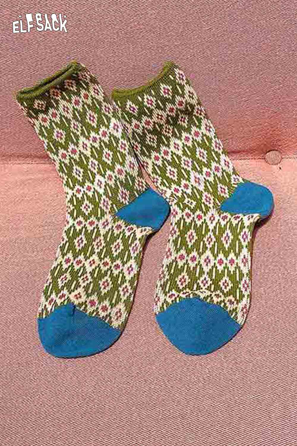 ELFSACK soft patterned ankle socks in green and blue with a stylish geometric design
