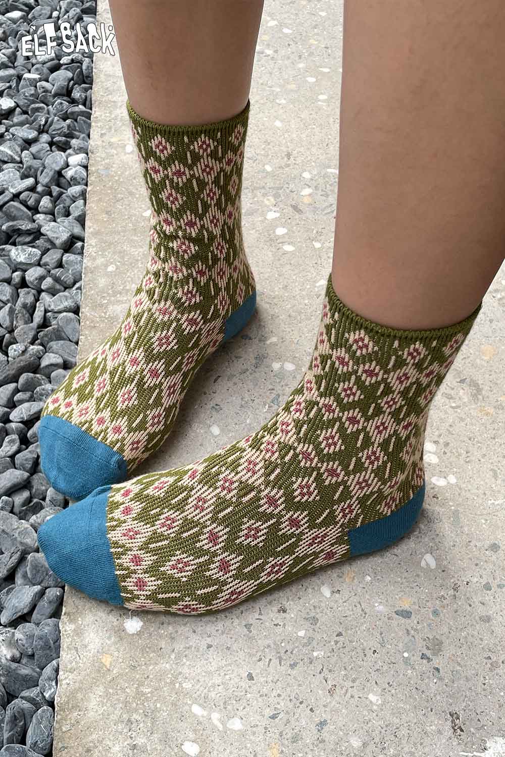 ELFSACK soft patterned ankle socks in green with pink and blue accents for comfortable casual wear