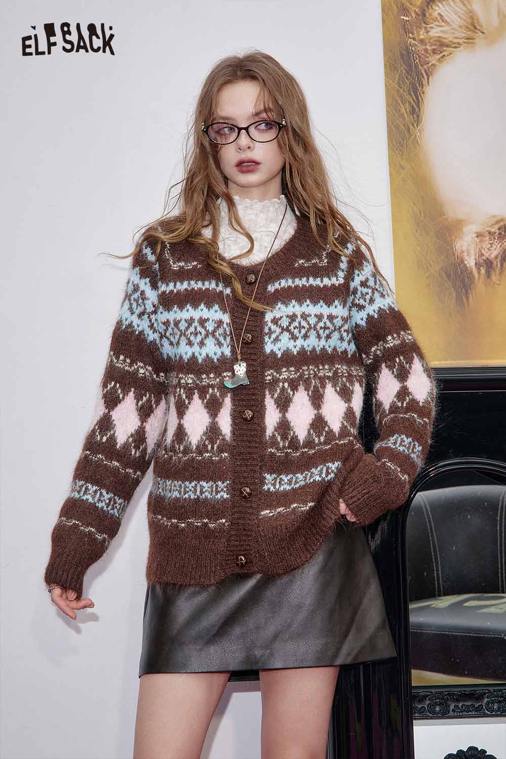 ELFSACK Brown Sweater with Geometric Pattern, Paired with Soft Plaid Wide-Leg Pants for a Trendy Look