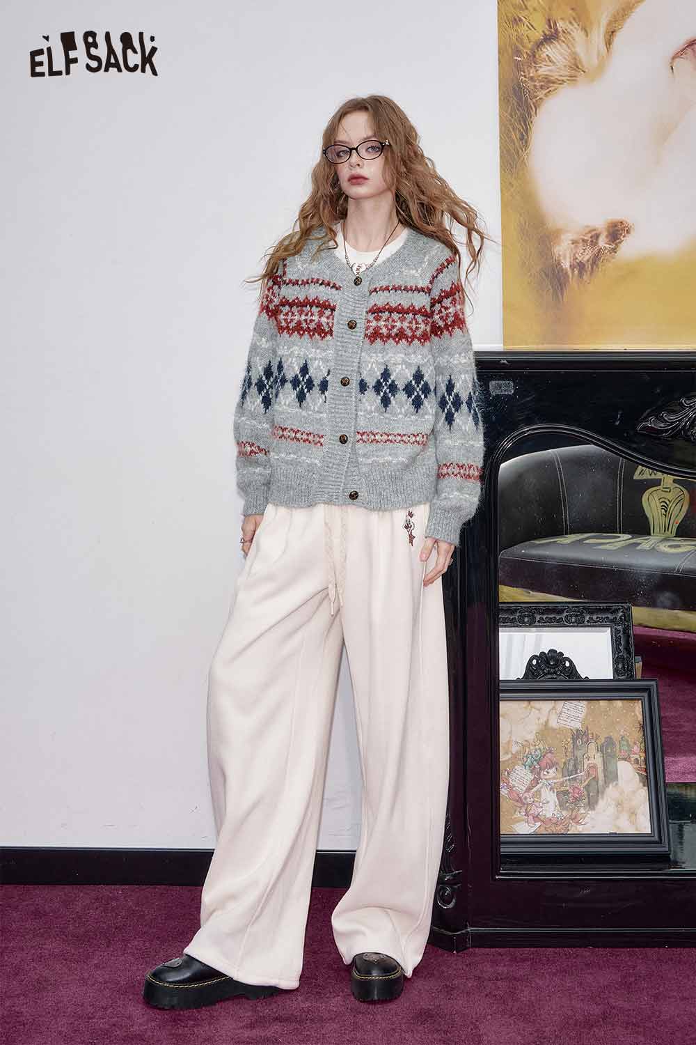 ELFSACK cozy sweater with patterned design paired with soft plaid wide-leg pants for a chic look