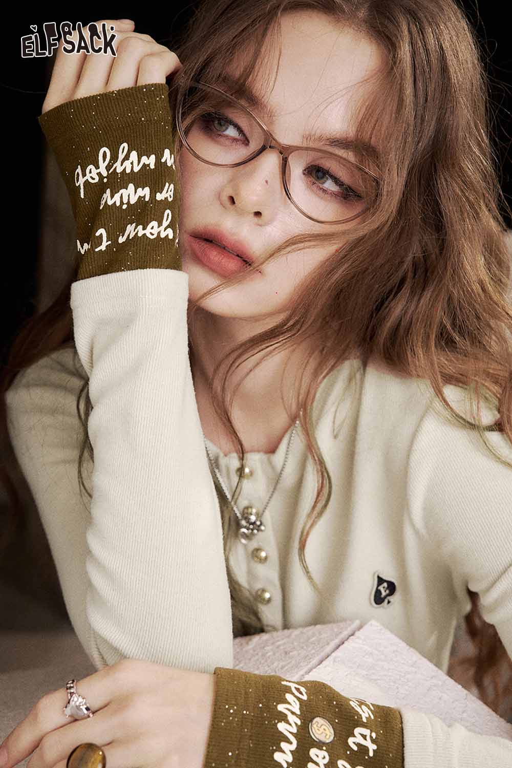 ELFSACK soft spliced sleeve long sleeve tshirt featuring stylish text and comfortable fit