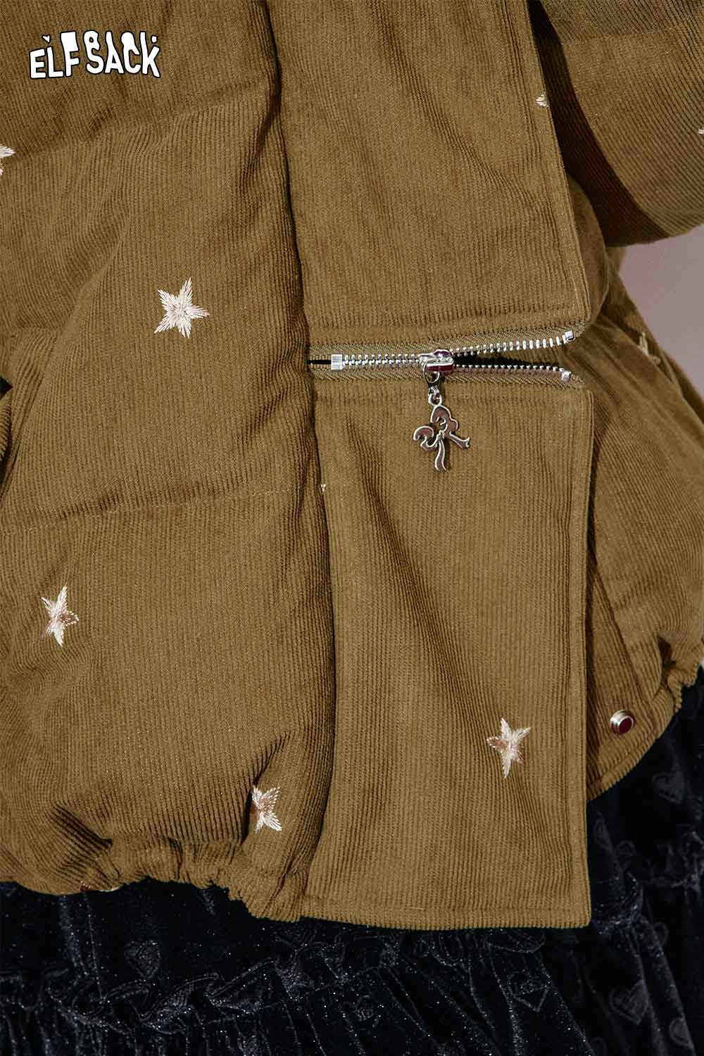 ELFSACK star embroidered puffer coat in olive green with stylish star details and unique zipper charm
